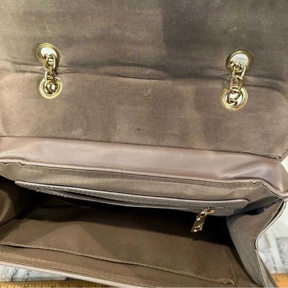 Badgley Mischka Quilted Crossbody Shoulder Gold Chain Buckle Taupe Bag - Picture 7 of 16